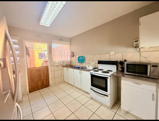 3 BEDROOM TOWNHOUSE FOR SALE IN VANDERBIJLPARK CE 3